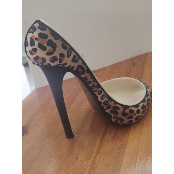 High Heel Leopard Print Wine Bottle Holder by Wild Eyes 8" Tall x 8"x 4" - Picture 6 of 6